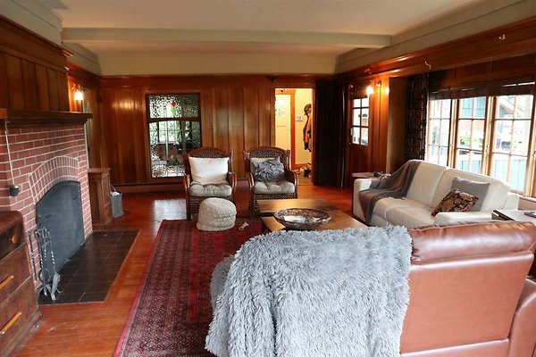 Maple Ridge - Murphy-Clare Residence, 21336 Douglas Ave