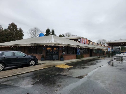 Maple Ridge - Art Infiniti Hotel and Restaurant