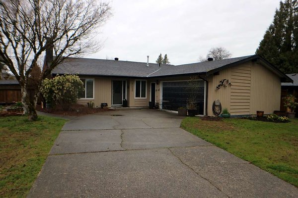Maple Ridge - Montgomery Residence, 21942 Cliff Pl