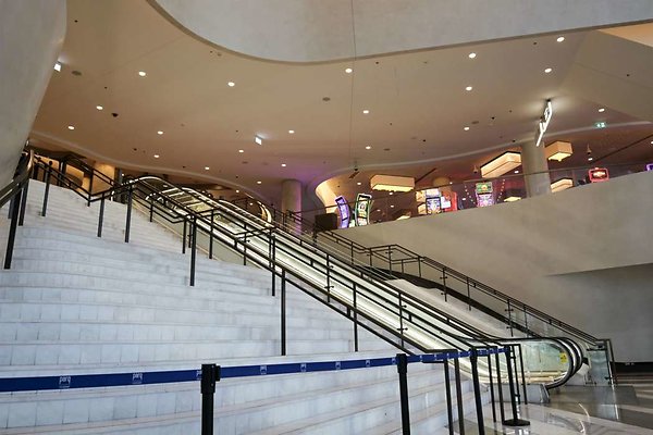 915659