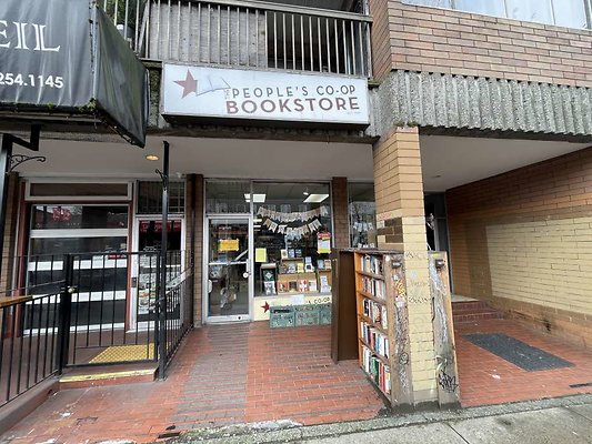 Vancouver - People&apos;s Co-Op Bookstore