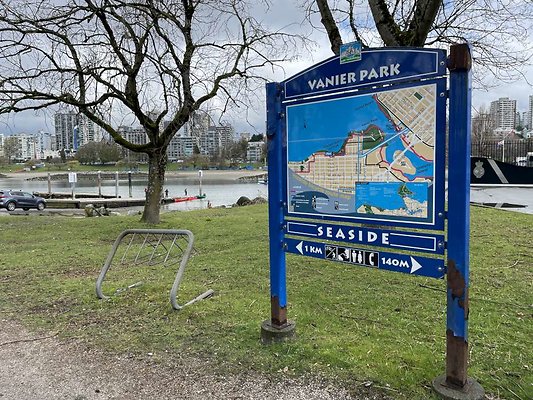 Park Mon - Vancouver - Vanier Park